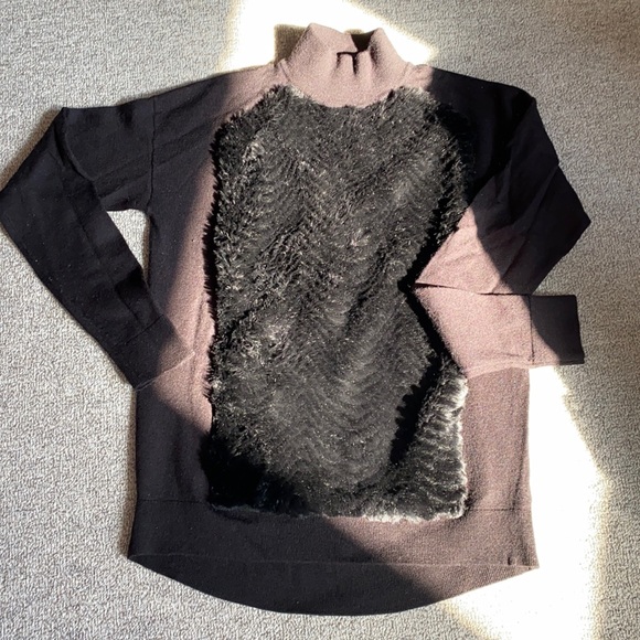 Faux fur accented sweater 🔮 - Picture 1 of 4